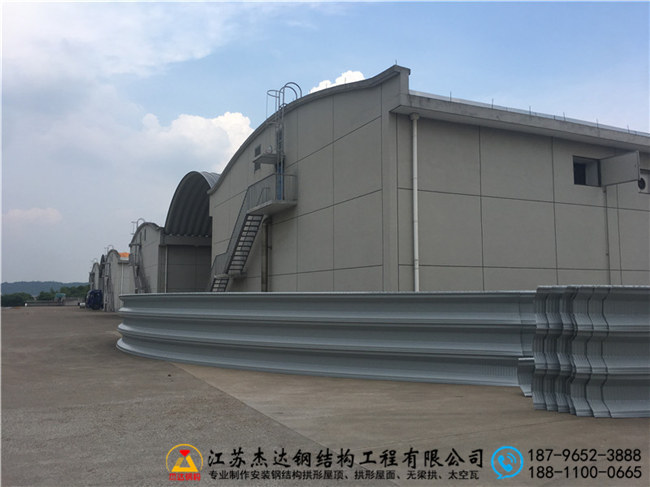 浙江金華蘭溪糧食儲備庫倉間罩棚工程拱形屋頂瓦片拼接細(xì)節(jié) 浙江金華蘭溪糧食儲備庫倉間罩棚工程拱形屋頂瓦片拼接細(xì)節(jié)