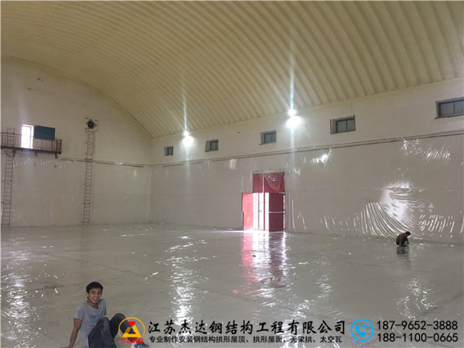 貴州龍里糧庫頂雙層拱形屋頂工程拱形屋頂聚氨酯保溫施工