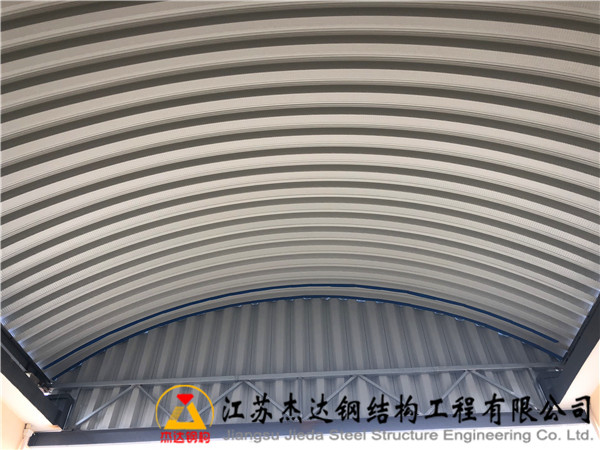 南京浦口糧庫倉間罩棚新建工程拱形屋頂內(nèi)側(cè)山墻安裝