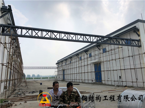宿遷糧庫拱形屋頂倉間罩棚新建工程糧庫未安裝拱形屋頂前現(xiàn)場 宿遷糧庫拱形屋頂倉間罩棚新建工程糧庫未安裝拱形屋頂前現(xiàn)場