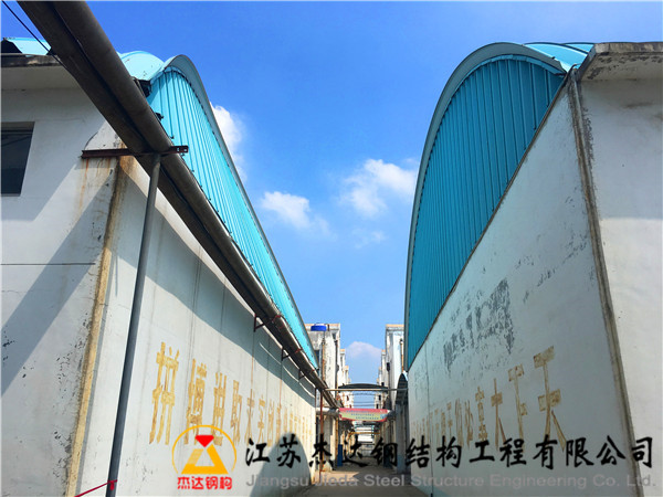 山東濱州染印廠拱形屋頂翻新工程拱形屋頂拱腳脫離預(yù)埋件