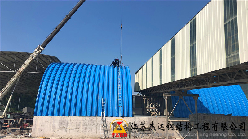 重慶東方希望煤棚拱形屋頂工程重慶豐都東方希望水泥礦堆煤罩棚側視圖
