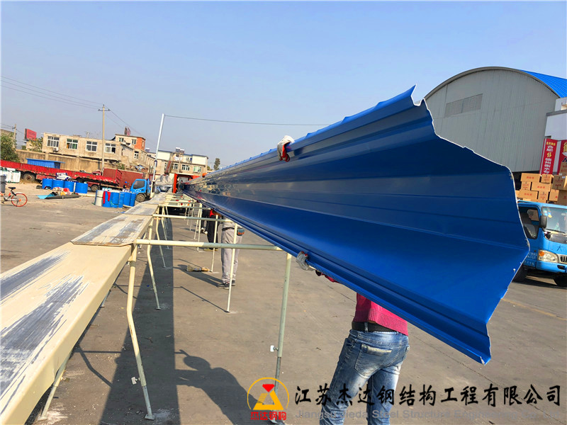 安徽肥東睿拓物流園拱形屋頂改造工程拱形屋頂單元瓦堆放 安徽肥東睿拓物流園拱形屋頂改造工程拱形屋頂單元瓦堆放