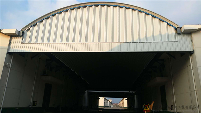 江蘇連云港中儲糧倉間罩棚新建工程914-610型無梁拱瓦安裝細節(jié)