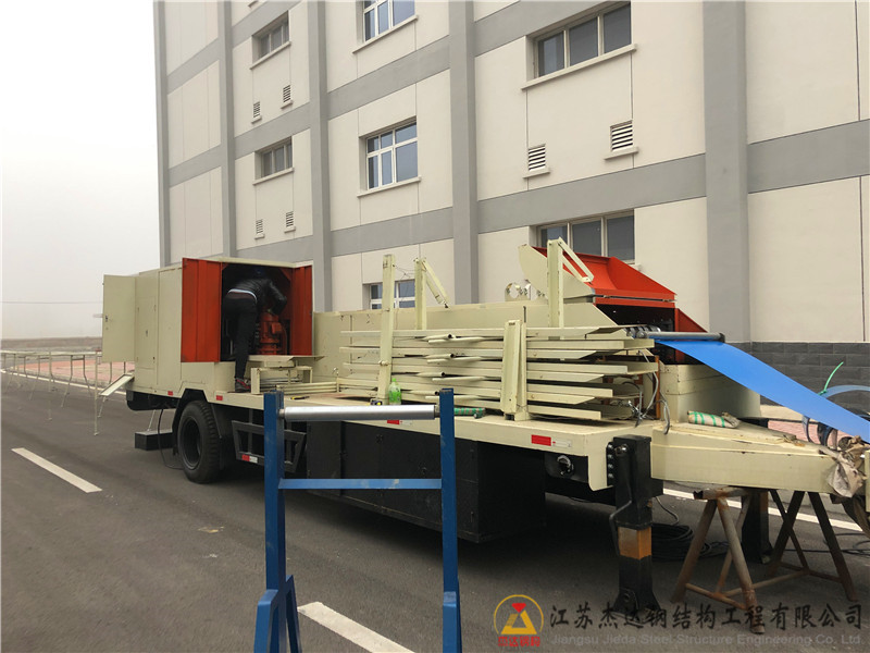 安徽蚌埠煙草公司倉間罩棚新建工程江蘇杰達(dá)鋼結(jié)構(gòu)拱形屋頂壓型設(shè)備 安徽蚌埠煙草公司倉間罩棚新建工程江蘇杰達(dá)鋼結(jié)構(gòu)拱形屋頂壓型設(shè)備